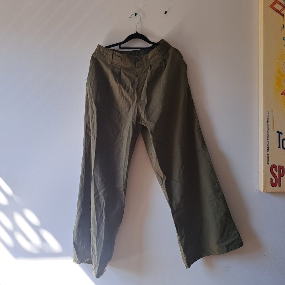 Olive wide pants with stretchy waistband from Sienna Sky. Size M